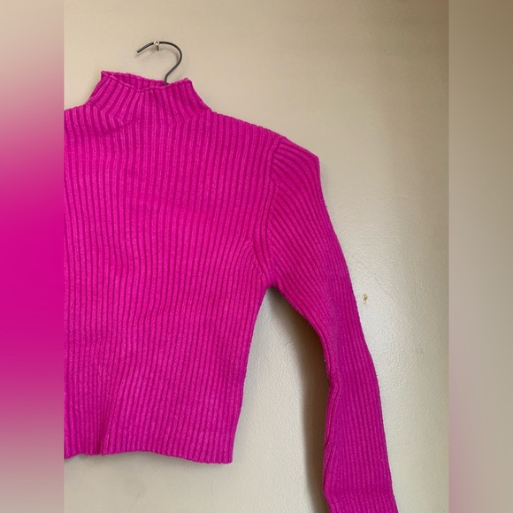 Zara Ribbed Crop Mock Neck Sweater in  Fuchsia Pink Size small Valentine’s - Picture 3 of 5
